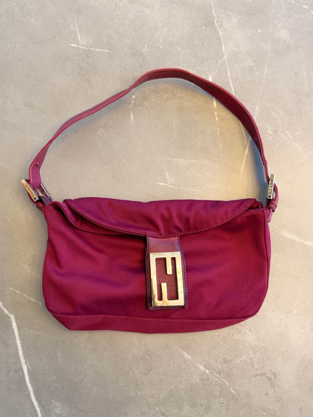 Fendi Wine Red Shoulder Bag with Signature 'F' Hardware - Picture 2 of 9